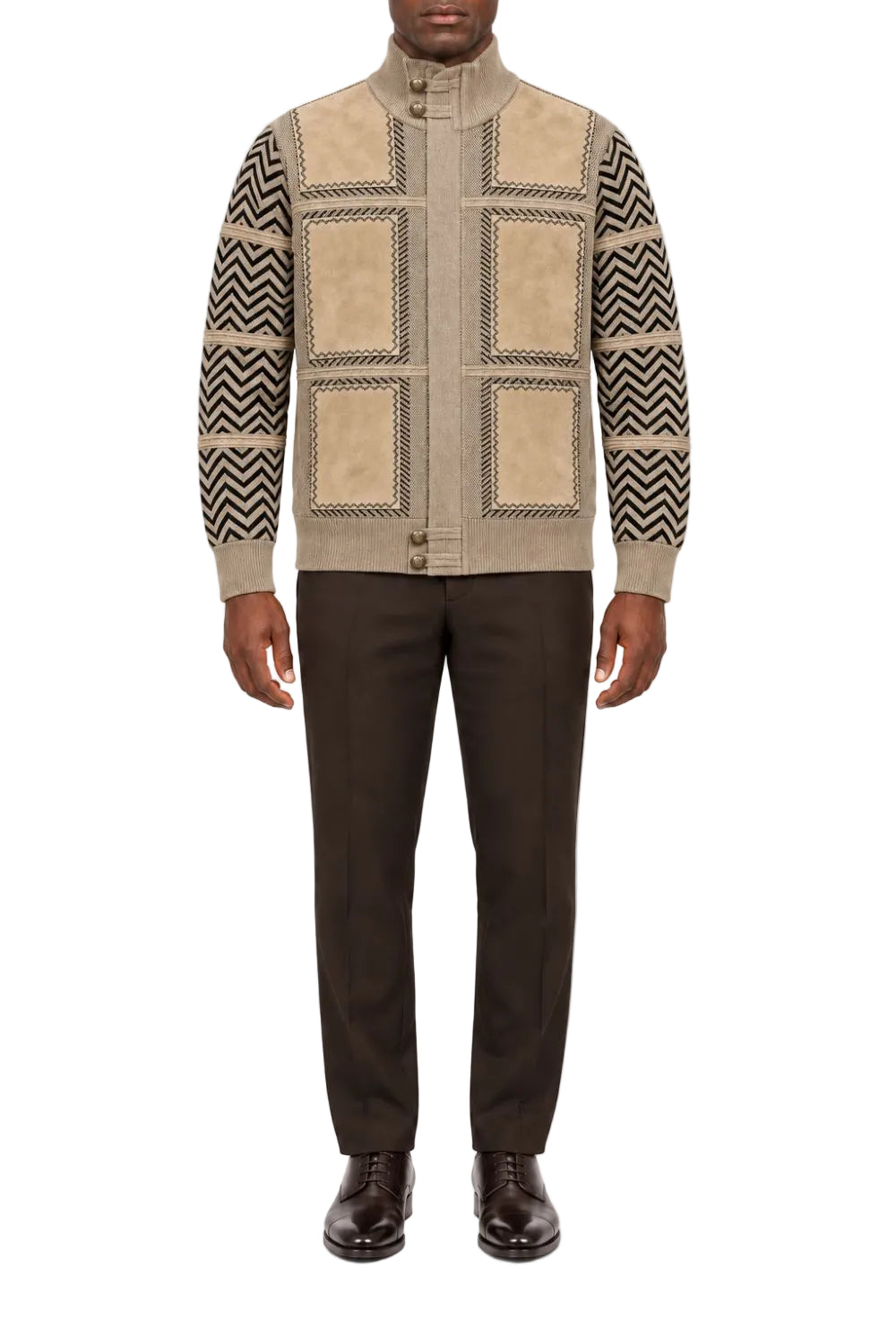 Vue complète du pull homme taupe à col montant et zip intégral avec empiècements en suède et motif zigzag
