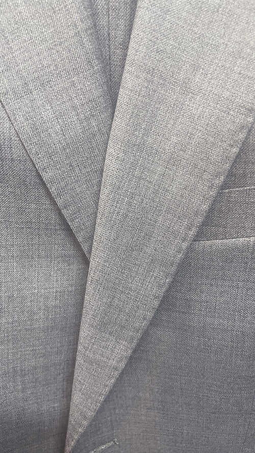 Close-up of Renoir Bevagna light gray 100% virgin wool suit's pick-stitched lapel, highlighting luxurious craftsmanship.