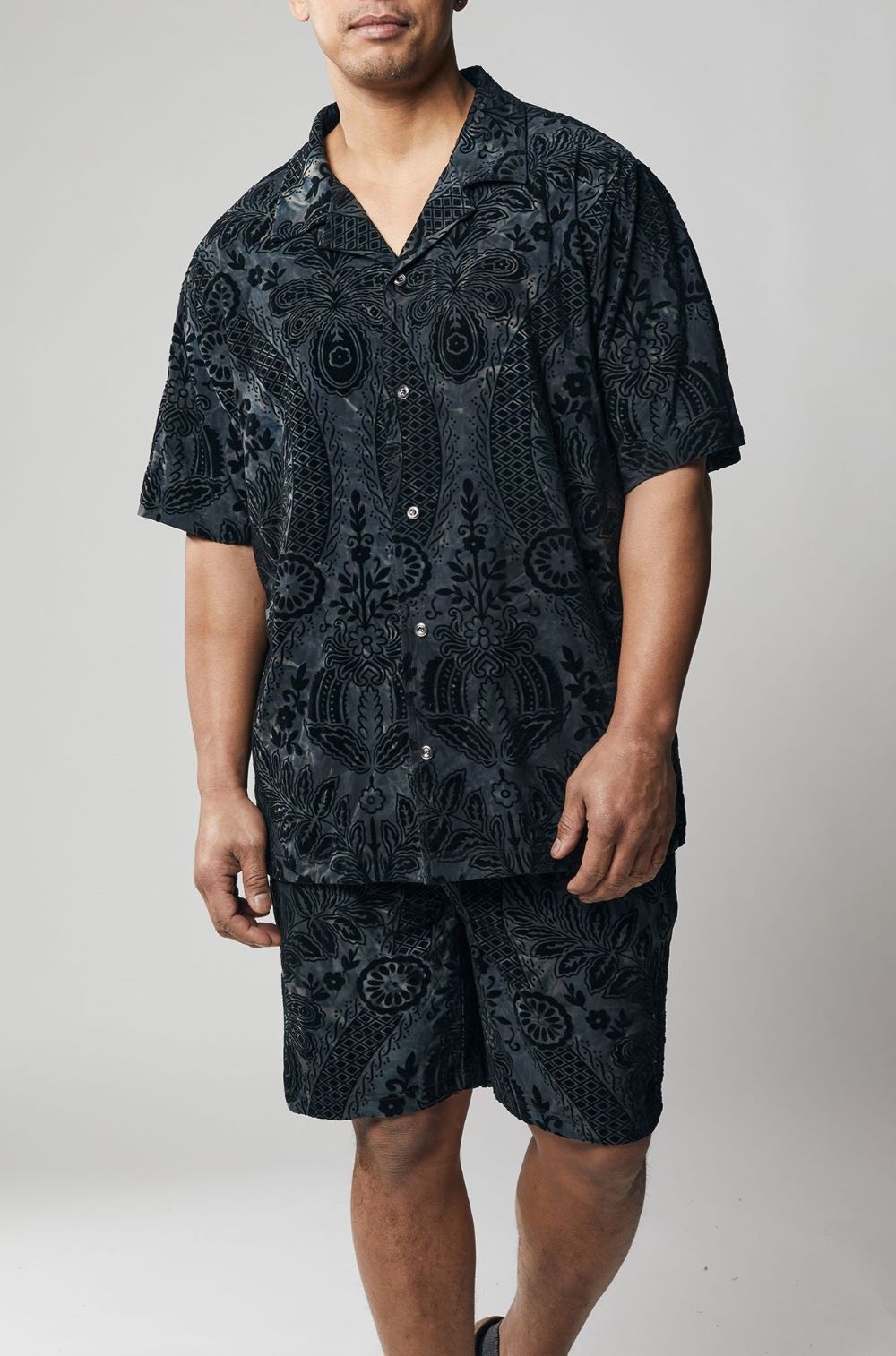 Stacy Adams - Men's Black Abstract Design 2 Piece Short Set