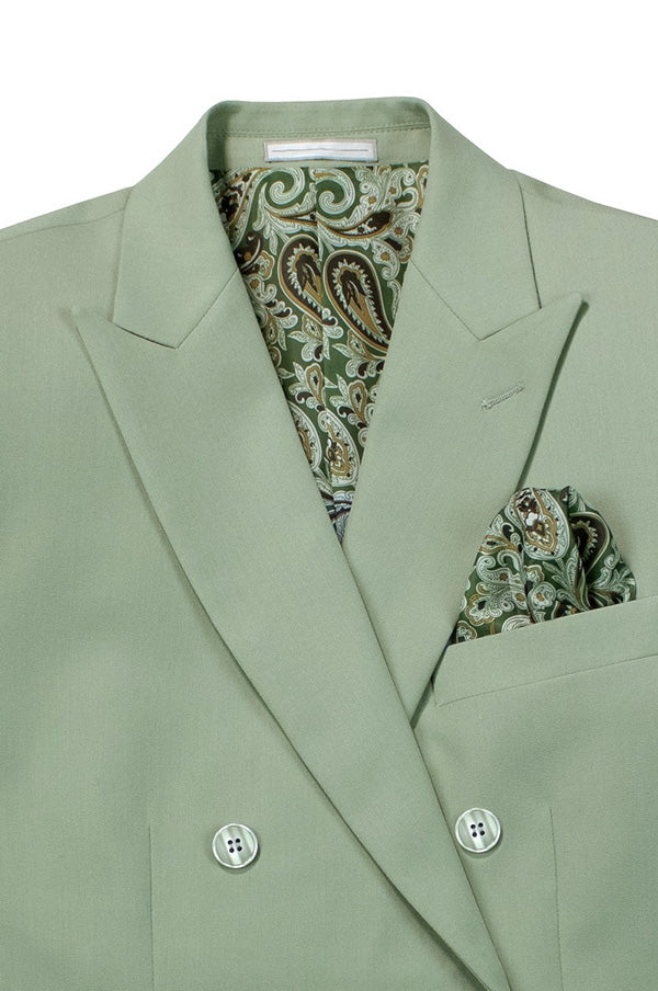 Close-up of a Vinci sage slim fit double-breasted suit's lapel, featuring premium fabric and an elegant tie.