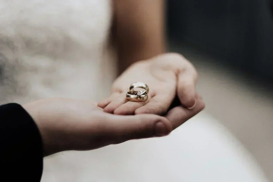 Photo of bride and groom wedding rings