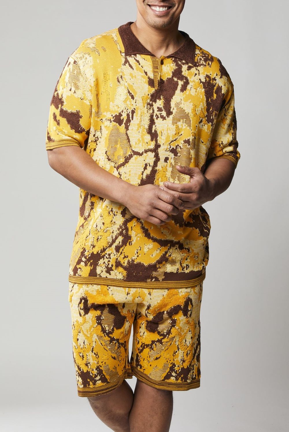 Stacy Adams - Men's Gold Abstract Knit Polo Short Set
