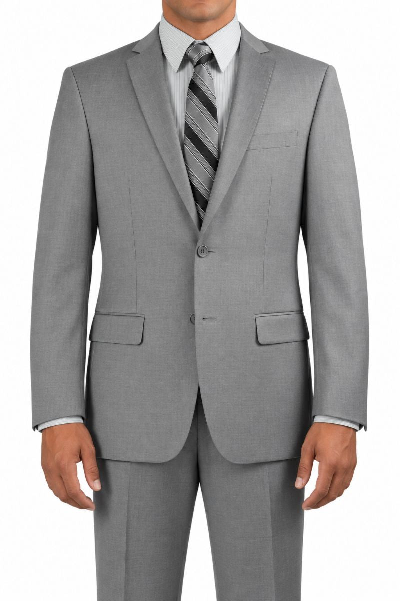 Vue de face d'un costume gris homme deux-pièces coupe ajustée à revers crantés