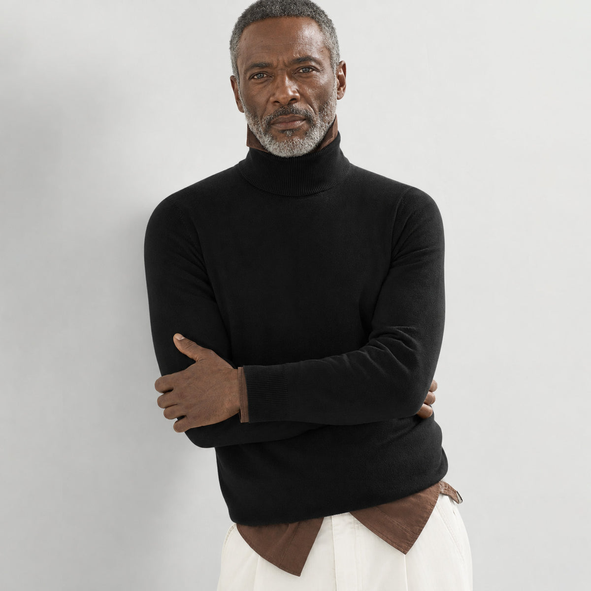 Black men's ribbed turtleneck sweater with long sleeves